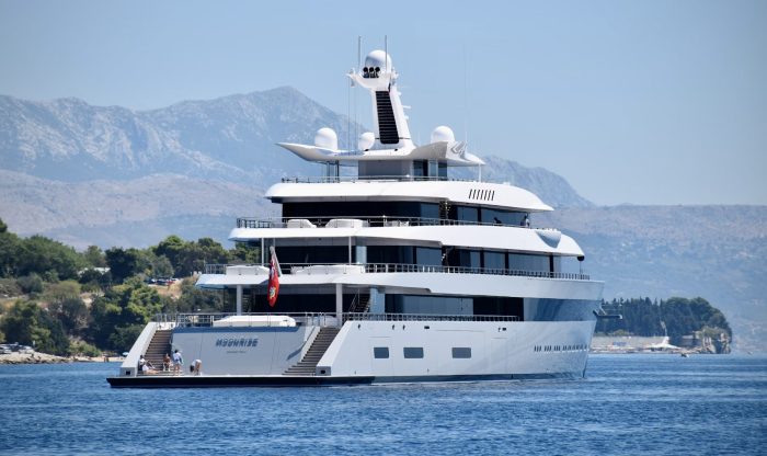 check if a seafarer is a UK resident for tax